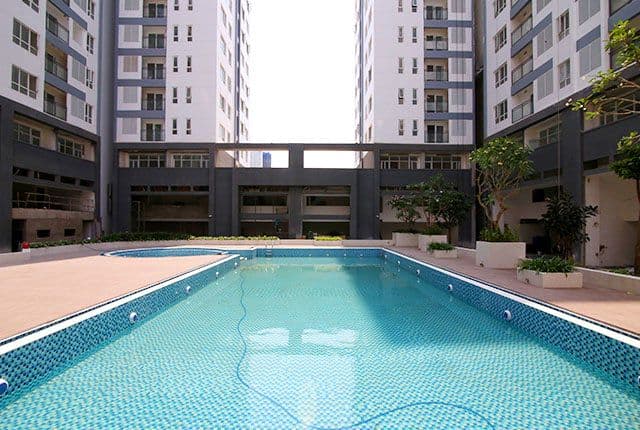 Hồ bơi nội khu đang được hoàn thiện để sẵn sàng phục vụ cư dân