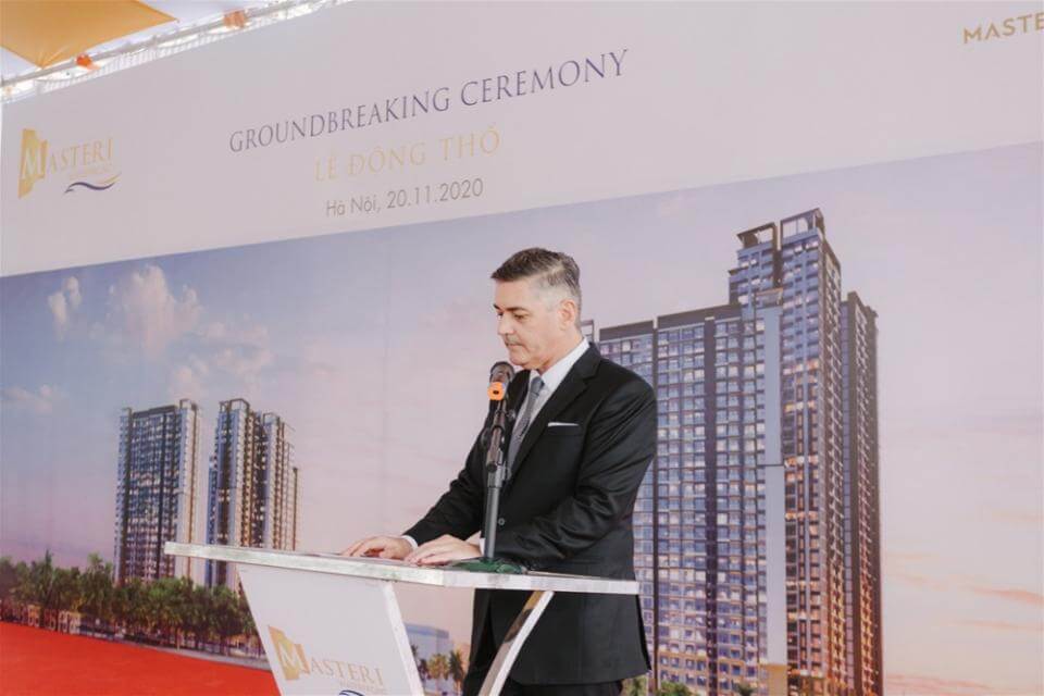 Home For Home: Giải Pháp ‘Nhà Đổi Nhà’ Đầu Tiên Tại Việt Nam 4 Ông Jason Turnbull tại lễ động thổ dự án Masteri Waterfront, Hà Nội tháng 10.2020