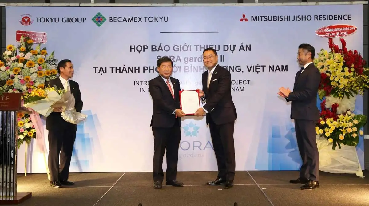 Midori Park The Ten 3 UBND tỉnh Bình Dương trao giấy chứng nhận đầu tư cho Tập đoàn Becamex Tokyu