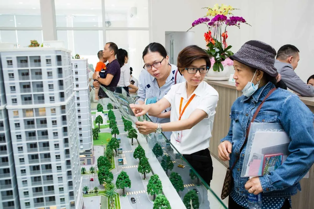 khach-hang-xem-sa-ban-can-ho-orchid-park khach-hang-xem-sa-ban-can-ho-orchid-park