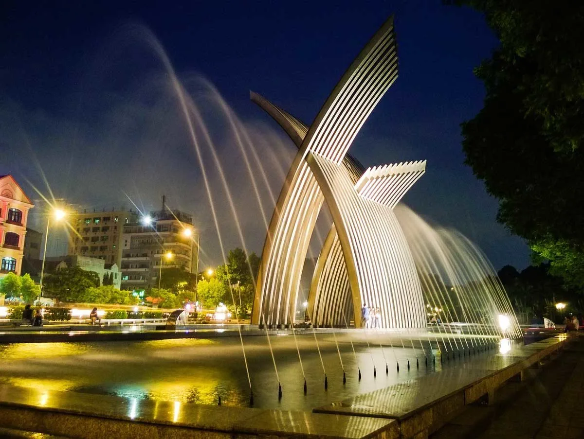 PARK LEGEND HOÀNG VĂN THỤ 22 Góc Đài Phun Nước tại Công viên Hoàng Văn Thụ về đêm