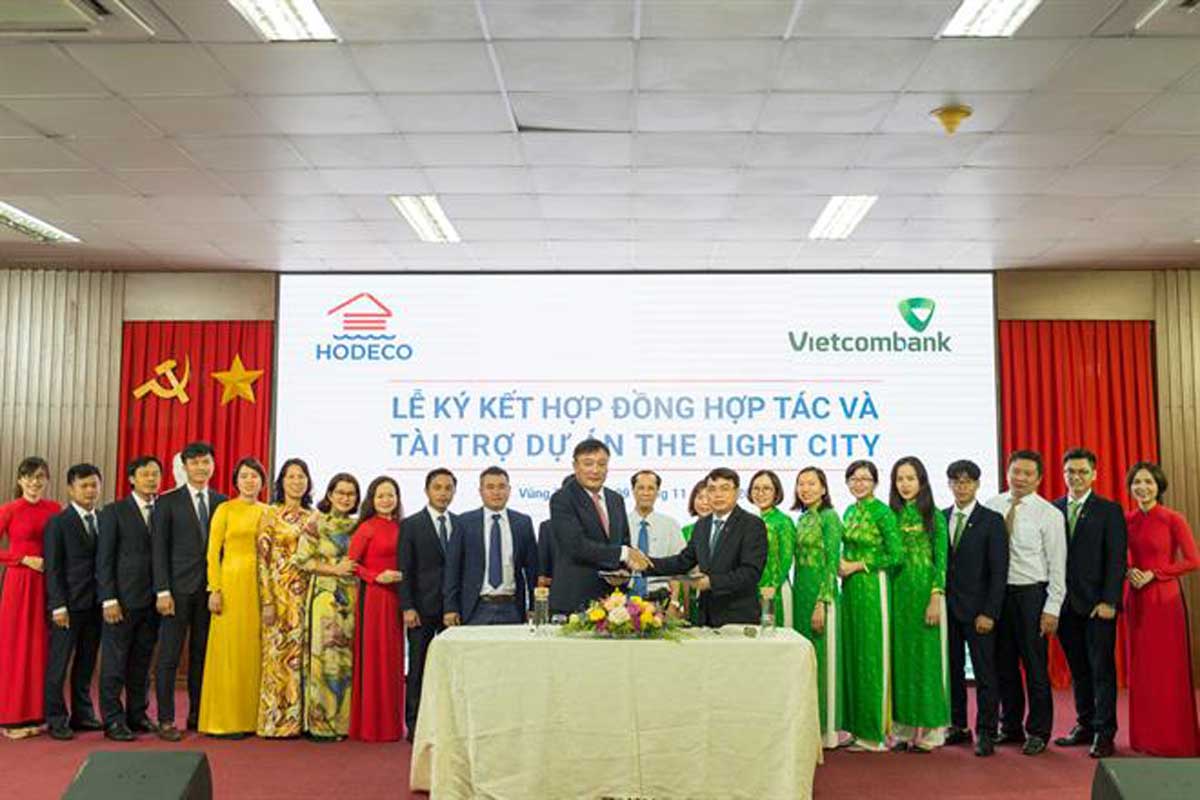 Vietcombank ký kết hợp đồng hợp tác và tài trợ tín dụng dự án The Light City