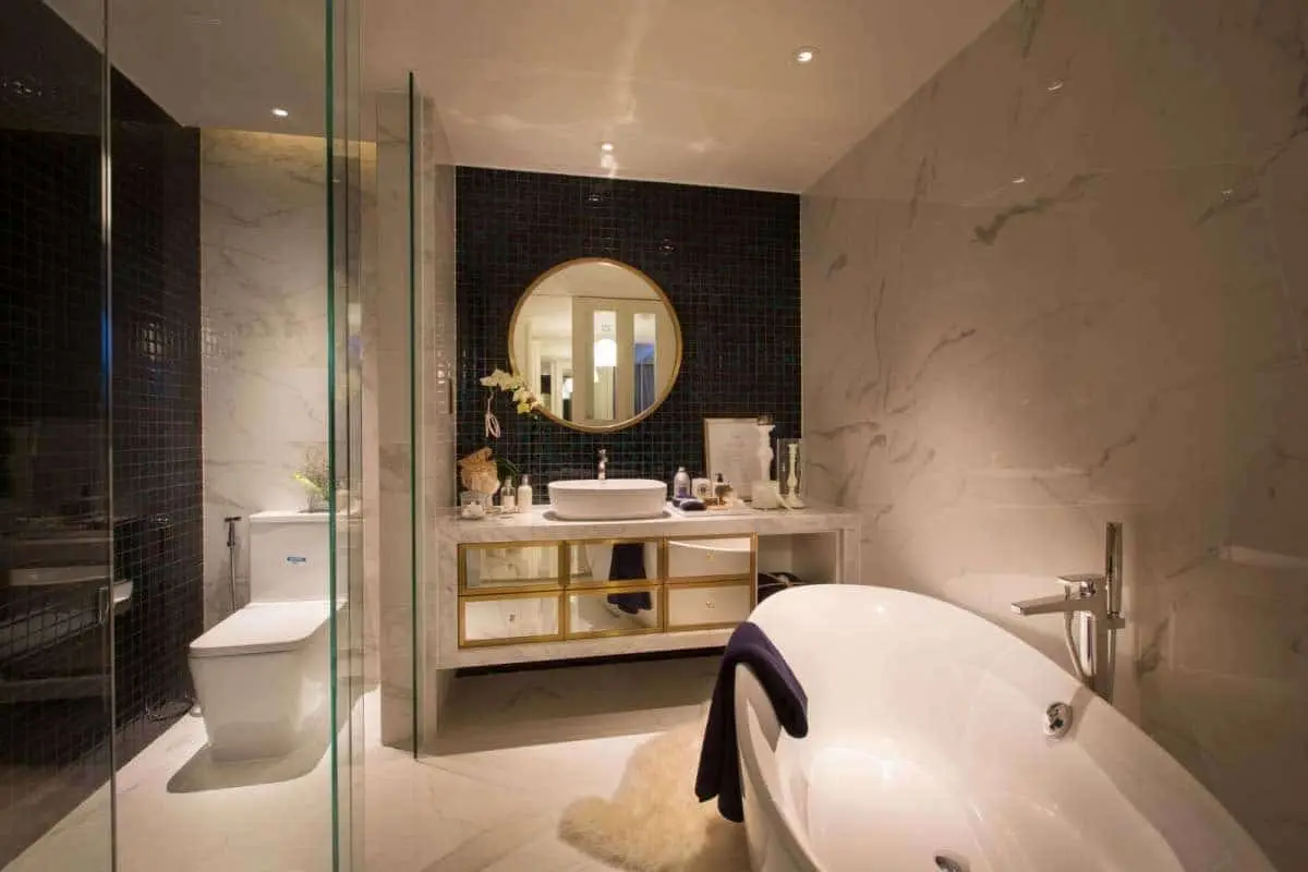 SOHO RESIDENCE QUẬN 1 13 Toilet Căn hộ Soho Residence Cô Giang Quận 1