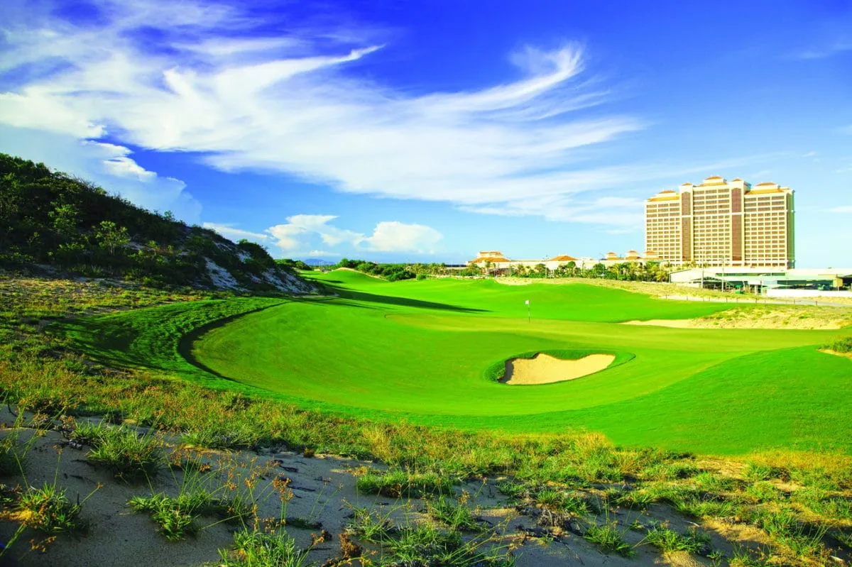 RAMADA BY WYNDHAM HỒ TRÀM STRIP 4 Sân golf 18 lỗ The Bluffs