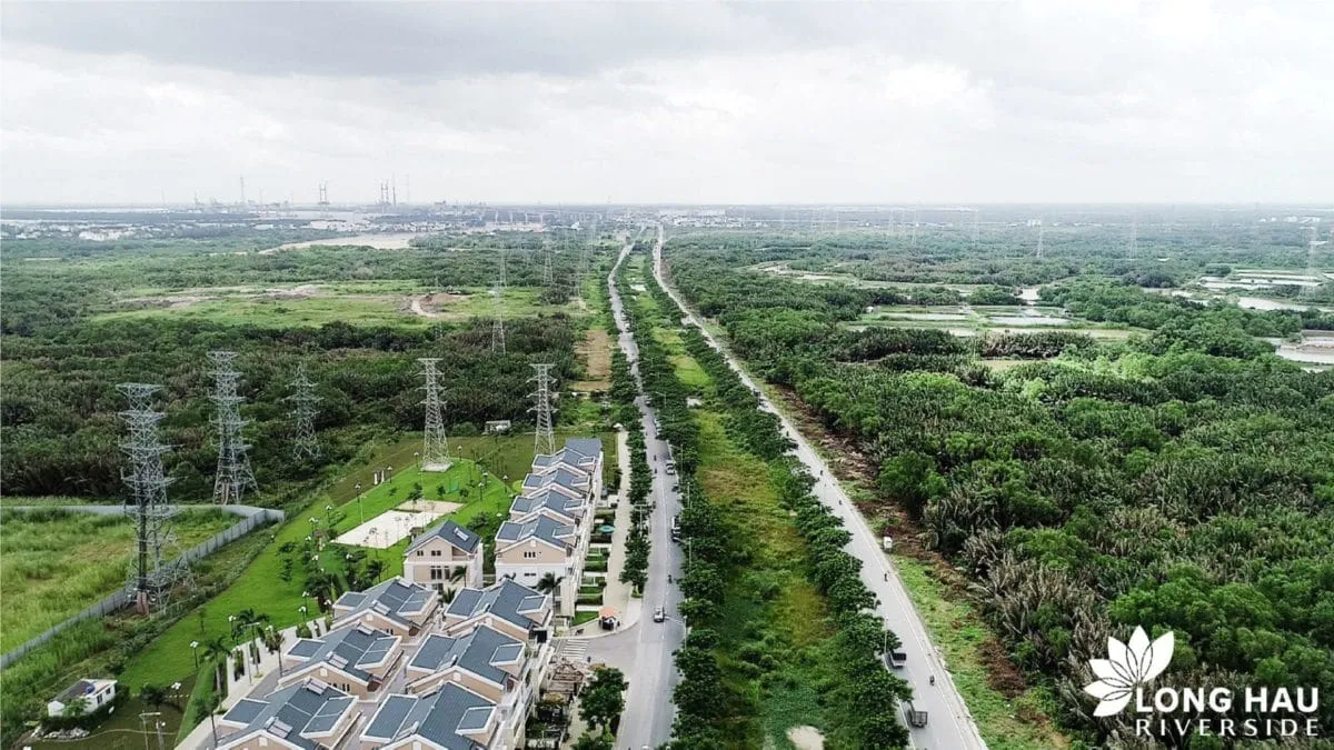 LONG HẬU RIVERSIDE 7 hinh anh thuc te duong nguyen huu tho khuc khu biet thu lavila