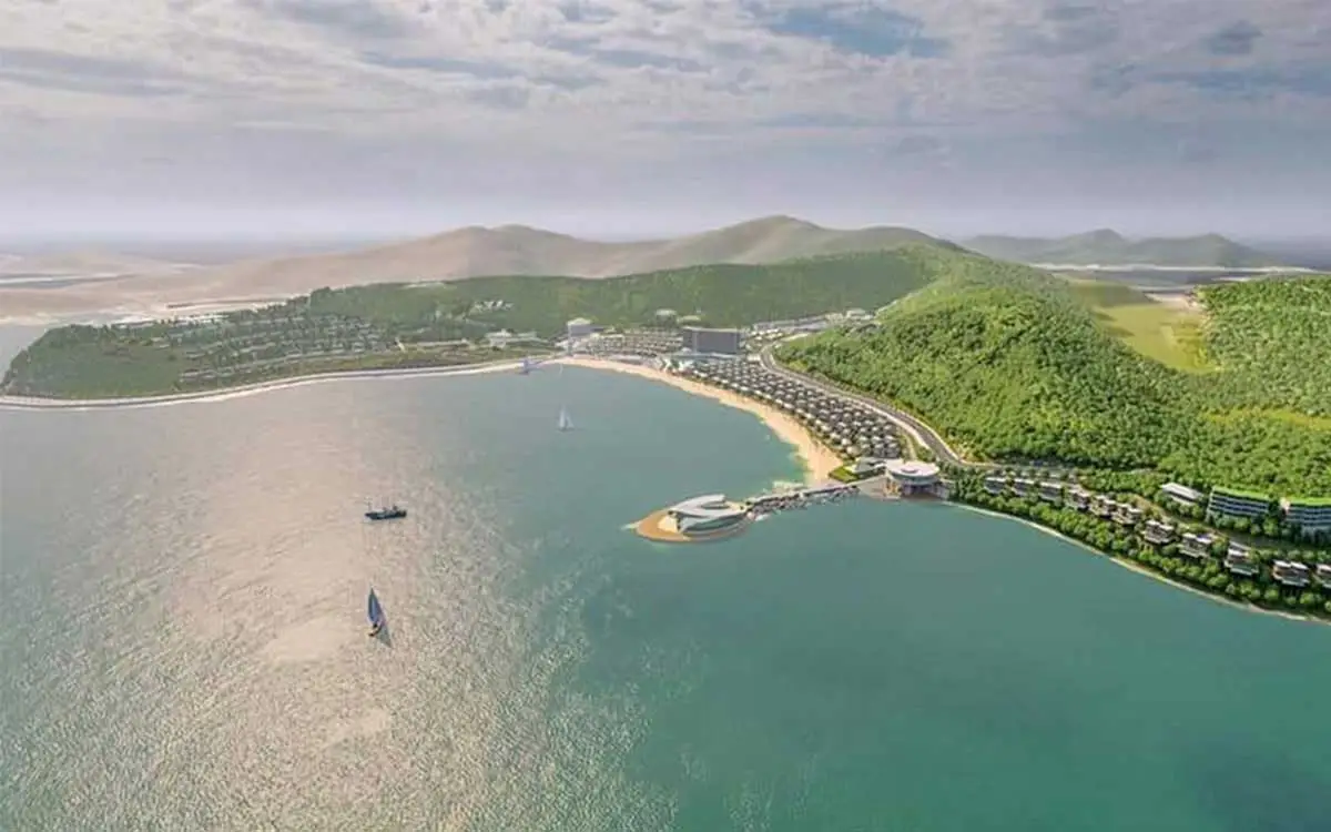 Meyresort Bãi Lữ Nghệ An 11 Meyresort Bãi Lữ thừa hưởng vẻ đẹp thiên nhiên hiếm có với địa thế “tựa sơn nghinh hải” và được bao quanh bởi đồi núi, rừng cây và biển cả.