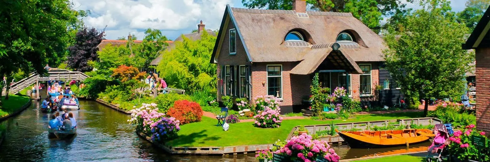 SAIGON GARDEN RIVERSIDE VILLAGE 9 Ngôi nhà tại Giethoorn một ngôi làng nhỏ nằm ở tỉnh Overijssel, Hà Lan