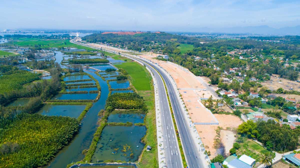 Đường Hoàng Sa hiện đang có tốc độ đô thị hóa nhanh chóng với nhiều dự án được đầu tư xây dựng