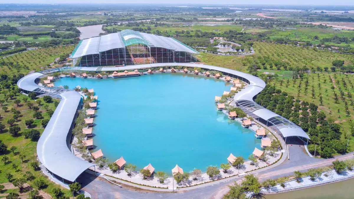 KHU ĐÔ THỊ SƠN TIÊN 5 Công trình Lục Bảo Lạc Cảnh Hồ nhìn từ trên cao tựa như một viên ngọc bích khổng lồ