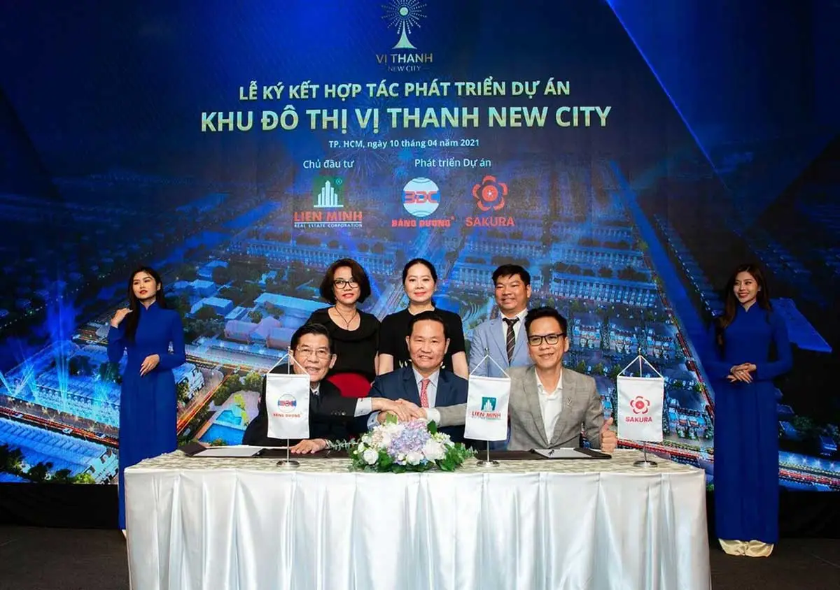 VỊ THANH NEW CITY 3 Đại diện Liên Minh Group, Công ty Băng Dương và Sakura Group ký kết hợp tác phát triển dự án Vị Thanh New City