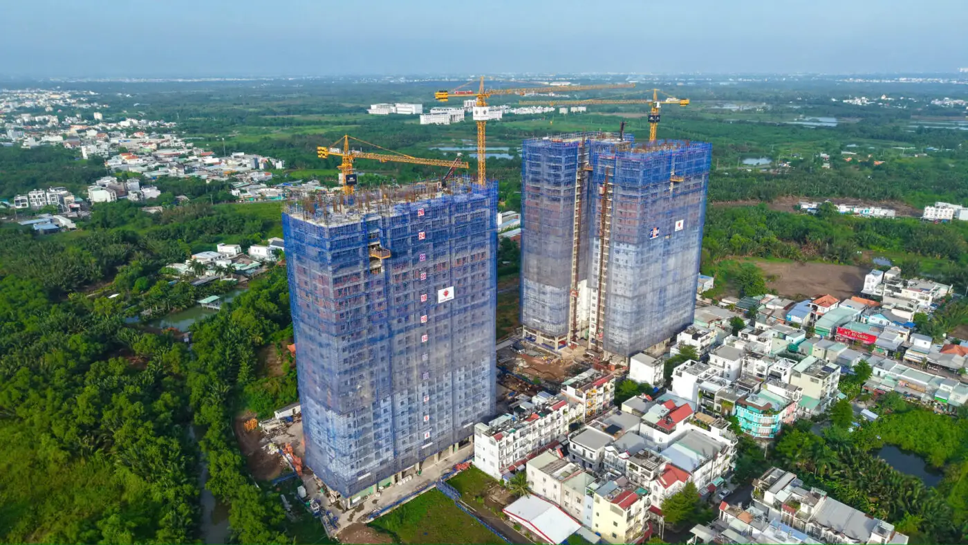 Tiến độ Khải Hoàn Prime: từ cất nóc đến hoàn thiện tổ ấm 5 Ảnh thực tế ba tháp Khải Hoàn Prime và khu dân cư xung quanh nhìn từ trên cao